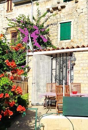 Apartment Alena With Terrace And Garden Center Jelsa Jelsa  Exterior foto