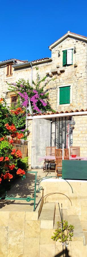 Apartment Alena With Terrace And Garden Center Jelsa Jelsa  Exterior foto