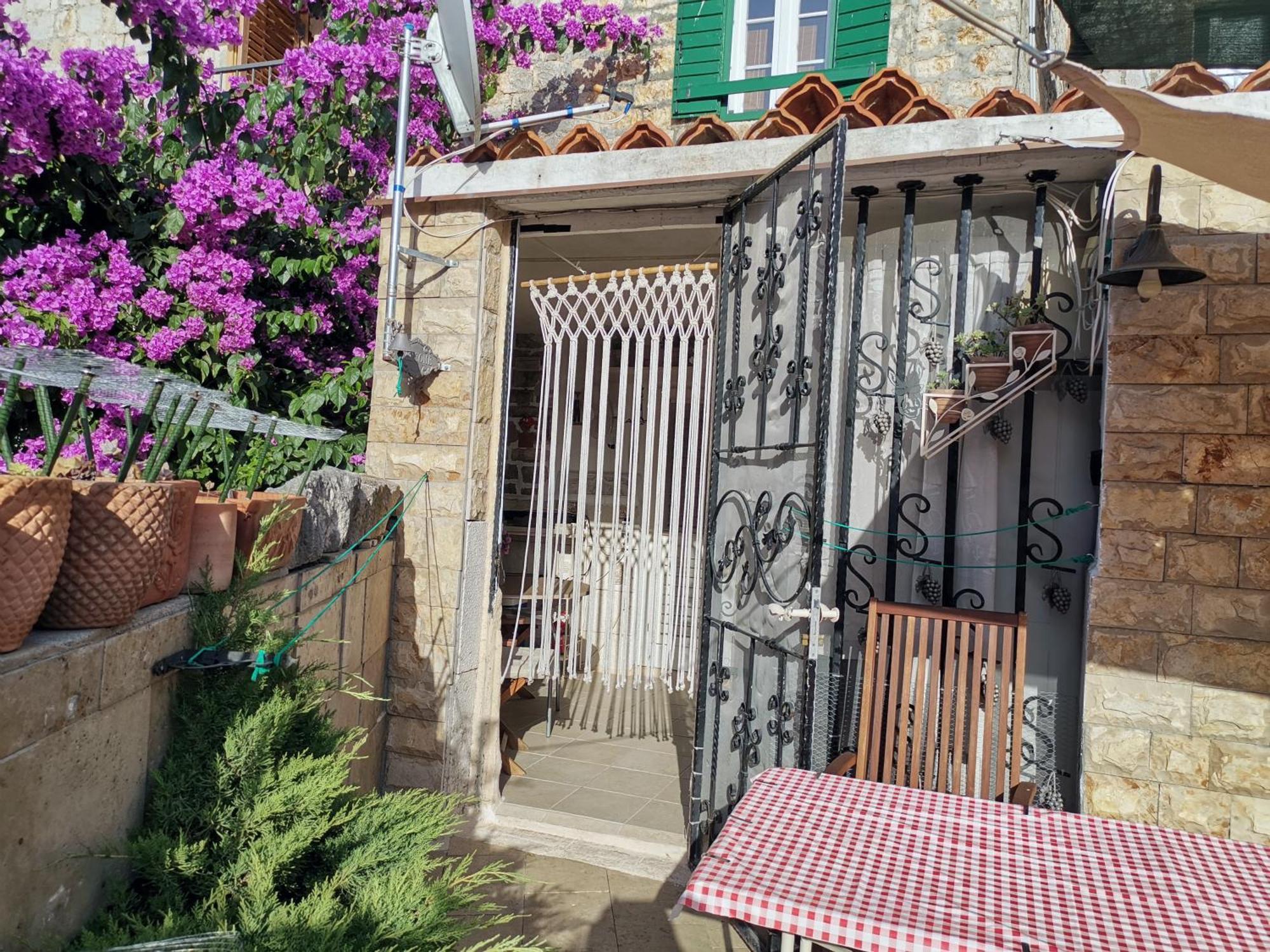 Apartment Alena With Terrace And Garden Center Jelsa Jelsa  Exterior foto